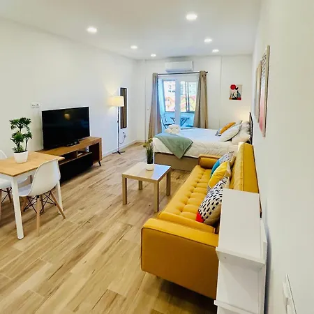 Apartment Chic Premiere *